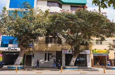 VENTA DE OFICINA 2° PISO EN AV. BALTA - CENTRO DE CHICLAYO